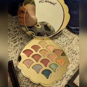 PRIDE MONTH DISCOUNT! 🌈 VTF RARE (discontinued) Tarte mermaid palette